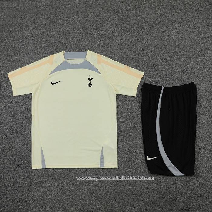Fato de Treino
 Tottenham Hotspur 2022-2023 Manga Curta
 Beige - Calcas Curta
